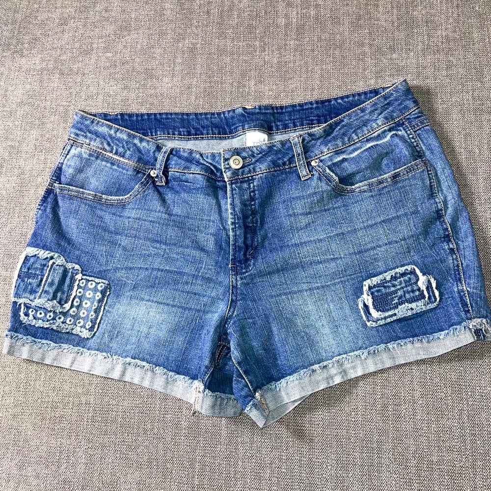 Time and Tru Bermuda Shorts Women 18 Blue High Rise Cuffed Hem Patchwork Details